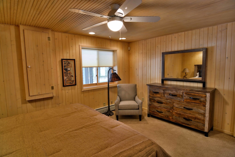 Serenity On Lake Owen 5 Bedroom Hotel Room by RedAwning - photo 4