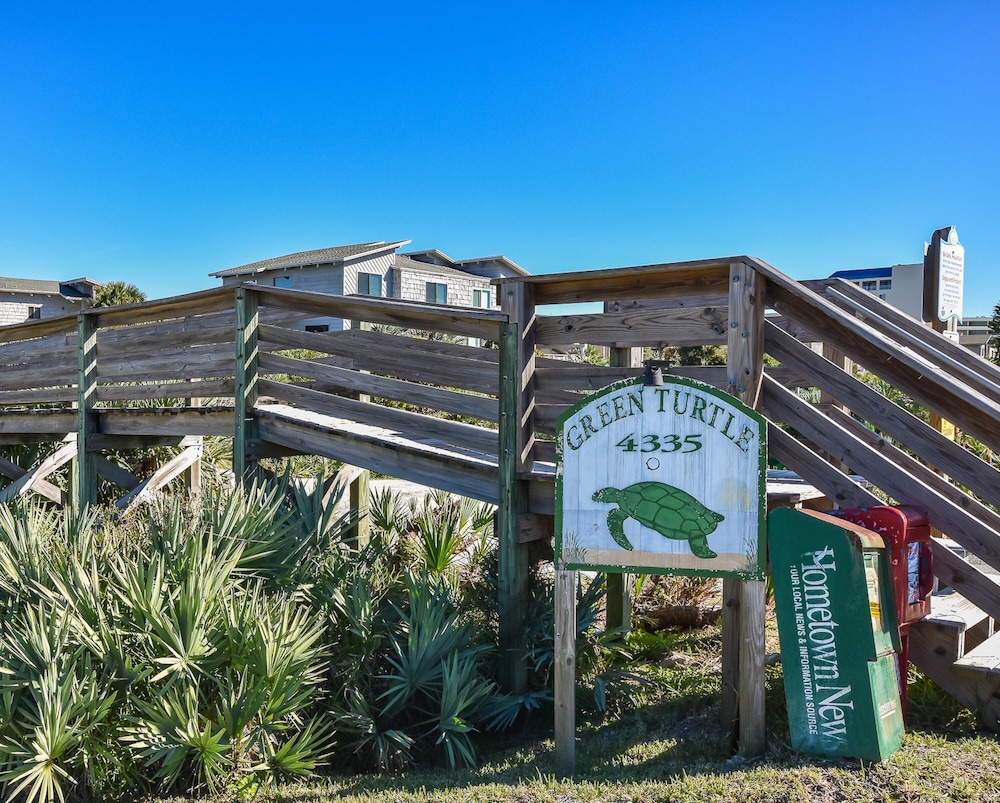 Sunny Daze Sea Dunes Townhome Pool Green Turtle B6 Down — Edgewater — photo 3