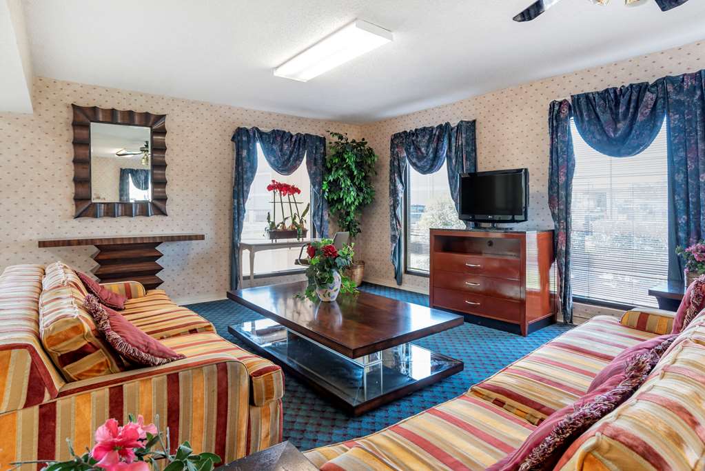 Econo Lodge Pearl Jackson - photo 10