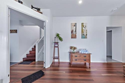 Day Dreaming Mazlin House — 4-Star Luxury Hotel in Airlie Beach, Australia