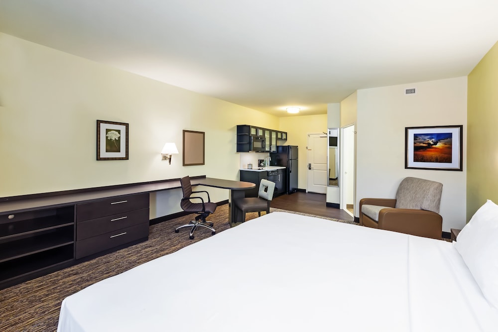 Candlewood Suites Lenexa Overland Park Area - photo 25