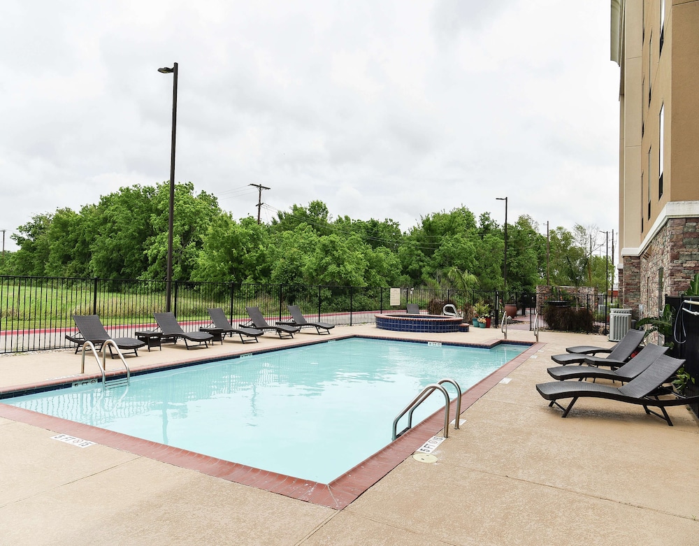 Hampton Inn & Suites Bay City TX - photo 28