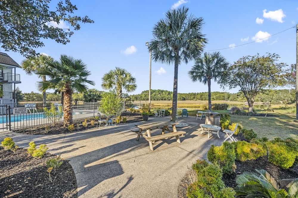 Creekside Lands Inn - photo 23