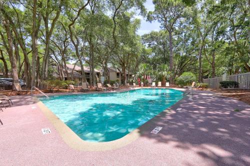 Walk to Beach Pet Friendly BBQ Grill — 4-Star Luxury Hotel in Hilton Head Island, United States