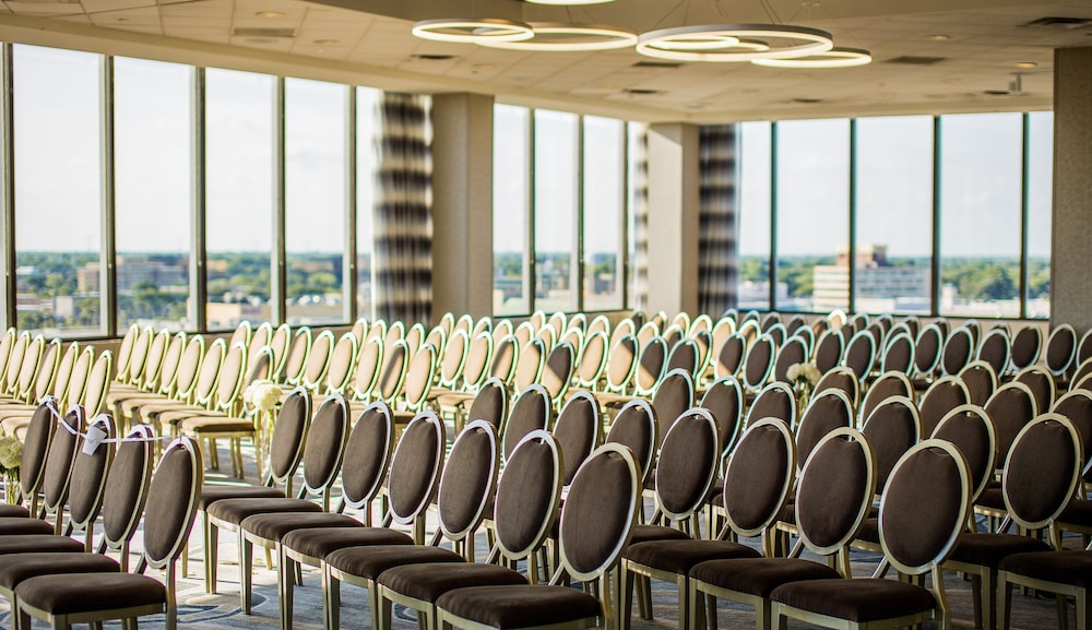 DoubleTree by Hilton Chicago North Shore Conference Center - photo 7