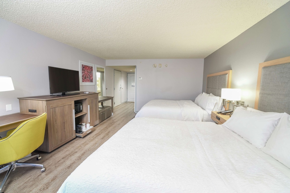 Hampton Inn Jacksonville East Regency Square - photo 11