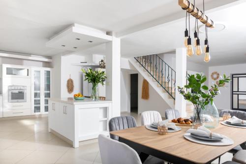 By Eezy דירה משפחתית מפנקת 3 חדרי שינה Hanechoshet in Eilat, Israel