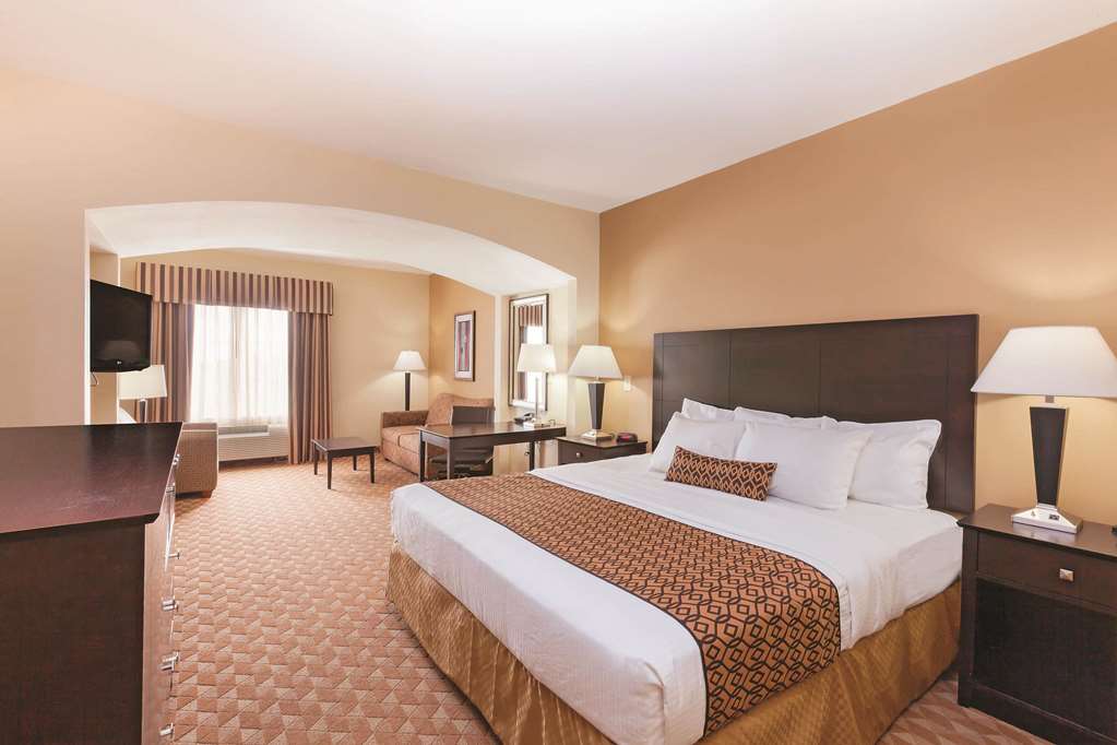 La Quinta Inn & Suites by Wyndham Lexington South Hamburg - photo 21