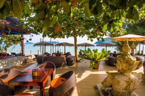 The Beach Cafe - carbon neutral hotel in Unknown City