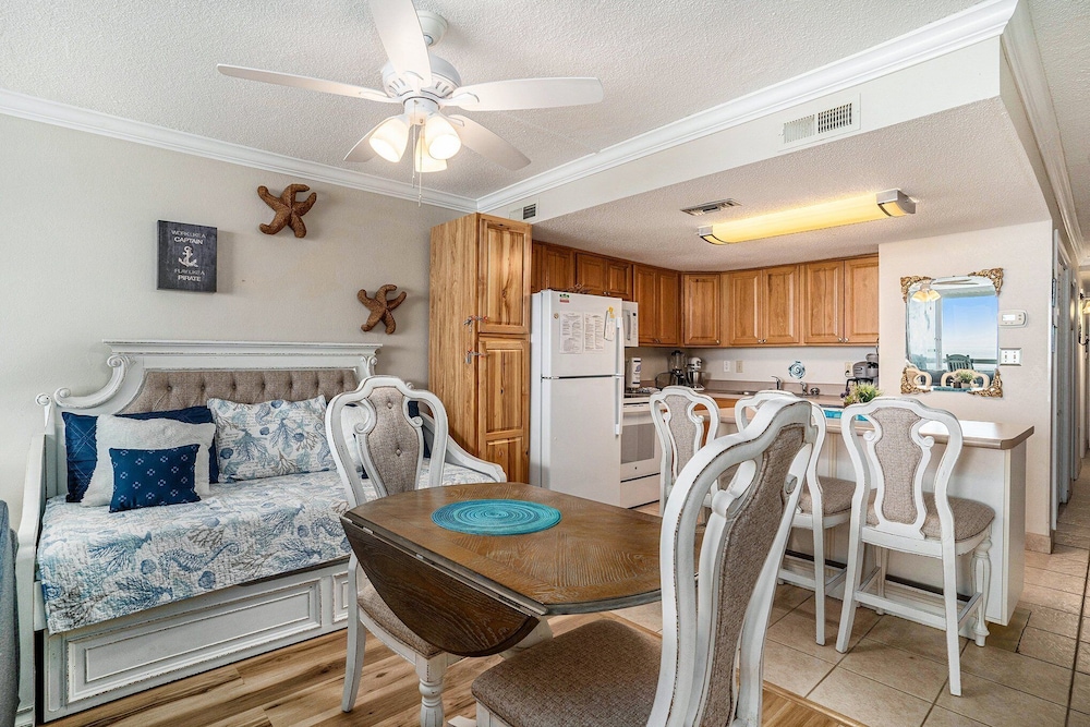 1405 Waters Edge Resort 1 Bedroom Condo by RedAwning - photo 22