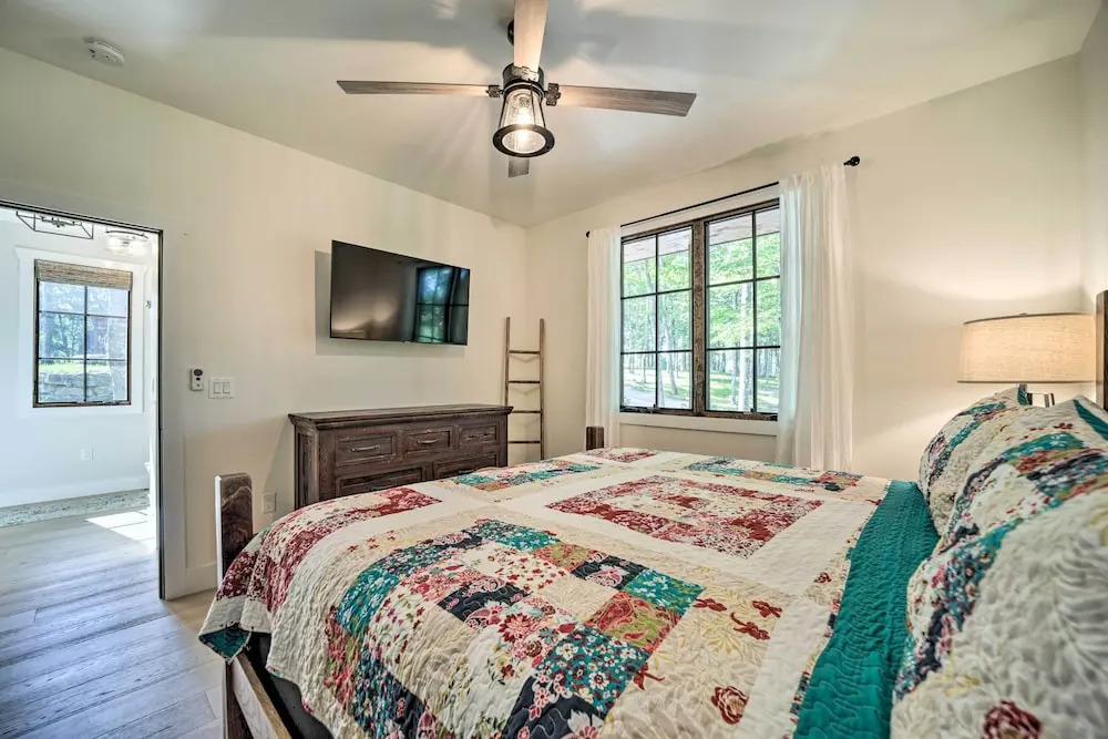 7 Mi to Ski Sapphire Valley: Resort style Retreat - photo 4