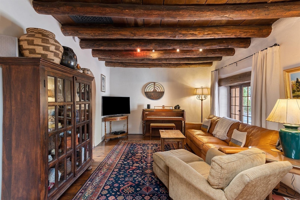 Garcia St. Adobe Historic District Close to Canyon Road Three Master Bedrooms Great Outdoor Space - photo 6