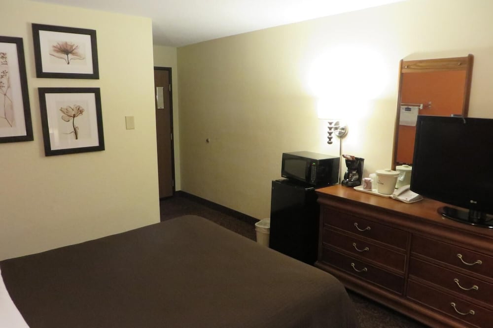 AmericInn by Wyndham Forest Lake - photo 25