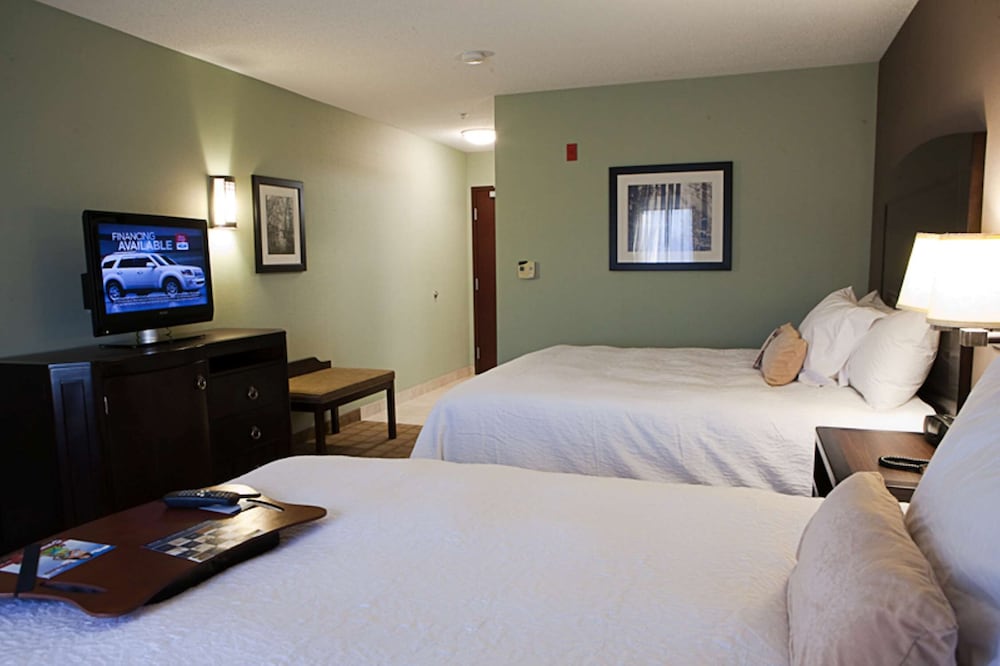 Hampton Inn & Suites Detroit Canton - photo 39