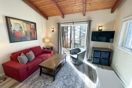 Ocean Front Harmony at Oregon House Stairs to the Beach — 4-Star Luxury Hotel in Florence, United States