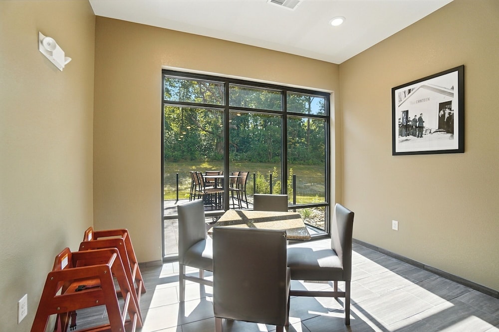 Cobblestone Hotel & Suites Bellefontaine - photo 83