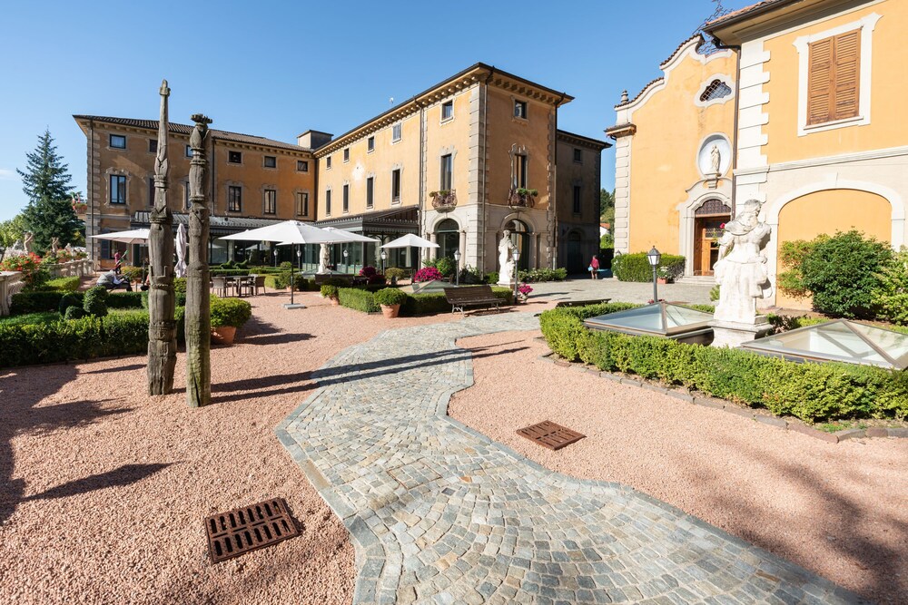 Villa Porro Pirelli — 4-Star Luxury Hotel in Induno Olona, Italy