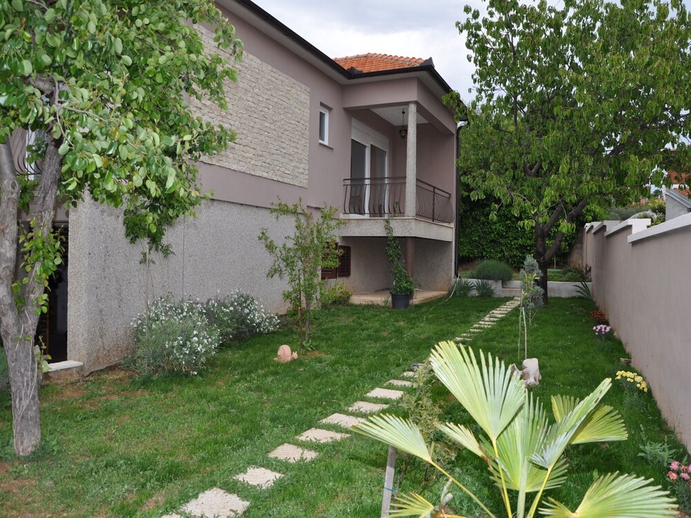 Spacious apartments with pool Pakoštane — 4-Star Luxury Hotel in Pakostane, Croatia