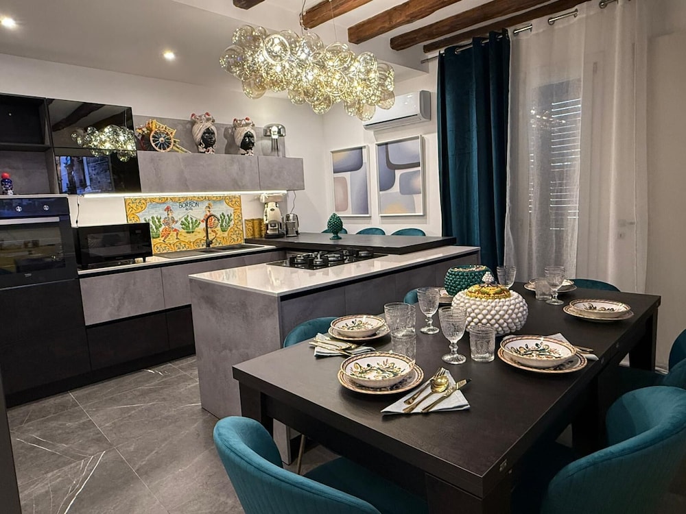 Borbon Home luxury rooms & SPA — 4-Star Luxury Hotel in Palermo, Italy