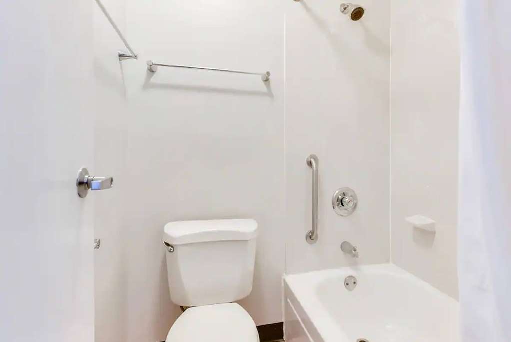 Baymont Inn and Suites by Wyndham Columbus Near OSU - photo 57