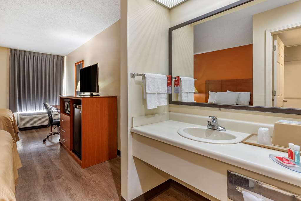 Econo Lodge Saint Stephen - photo 15