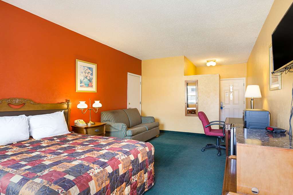 Rodeway Inn Roswell West - photo 21