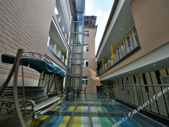 Yixin Theme Hotel - carbon neutral hotel in Dali