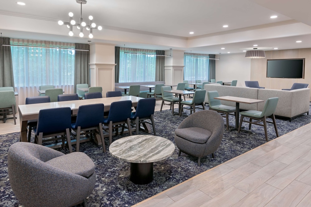 Hampton Inn Hartford Airport - photo 5