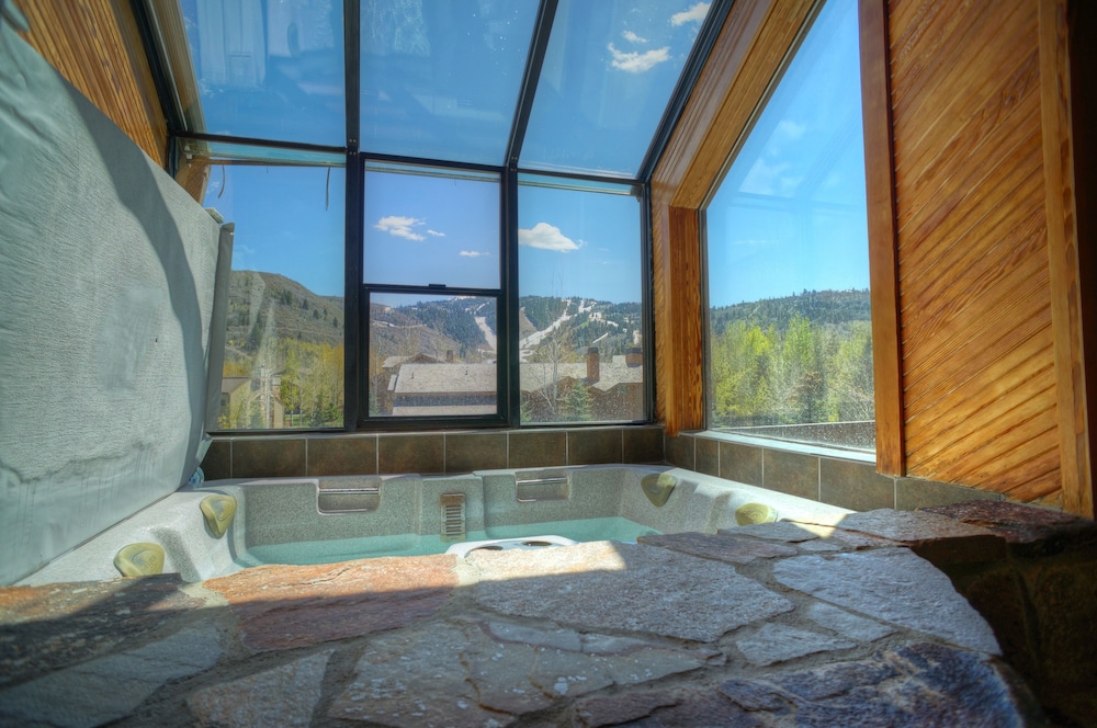 Abode On Queen Esther in Bridgeport, United States