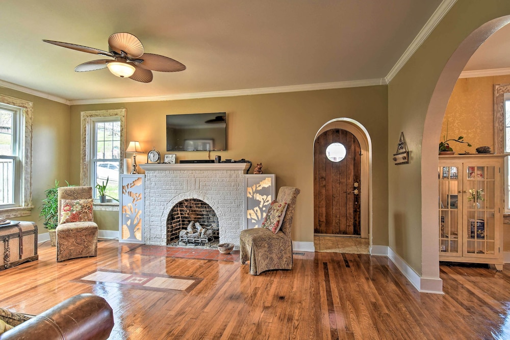 2 Mi To Oaklawn Casino Home with Peaceful Yard - photo 14