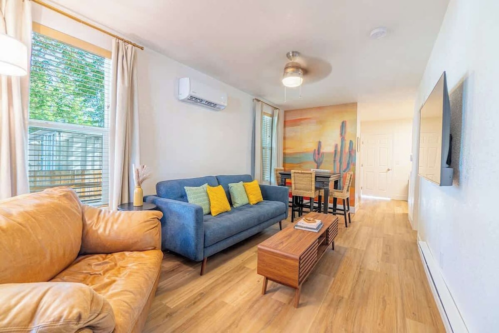 Charming Family 2BR Midtown Reno Pets Welcome