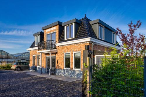 Villa Savannah — 4-Star Luxury Hotel in Roelofarendsveen, Netherlands