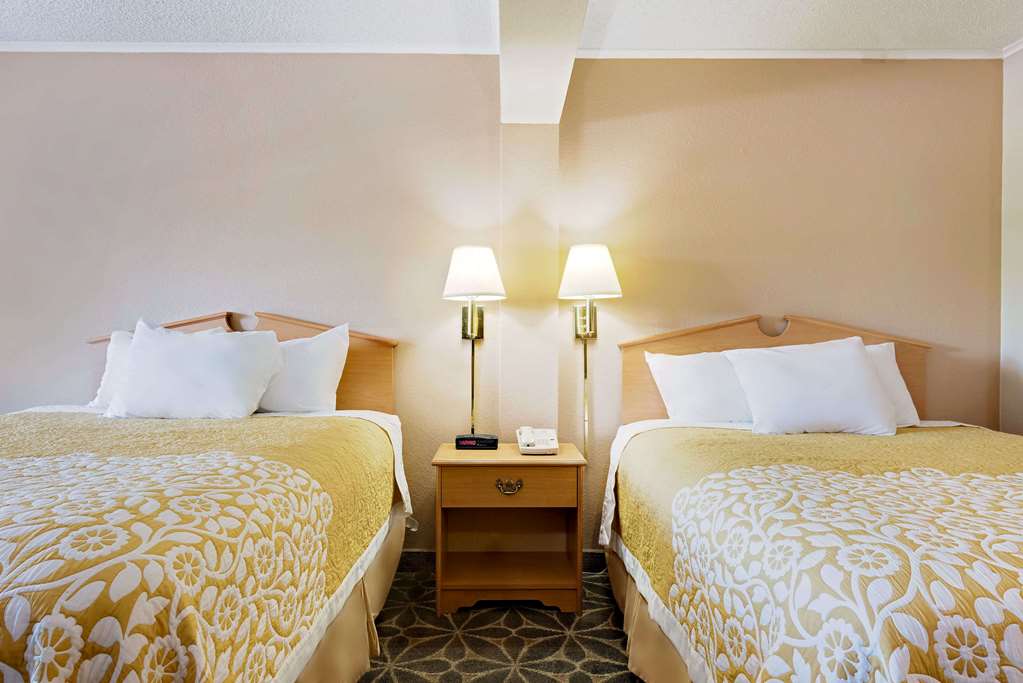 Days Inn by Wyndham Fairmont - photo 7