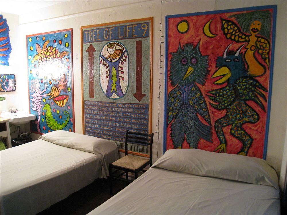 Carlton Arms Hotel - photo 18