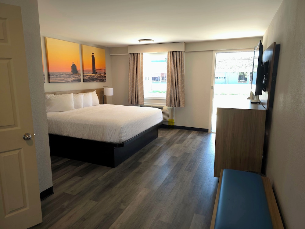 Days Inn & Suites by Wyndham Port Huron - photo 25