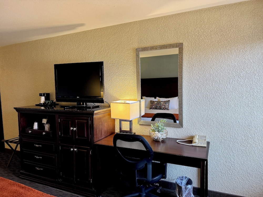 Hotel Indigo Detroit North Troy by IHG - photo 25