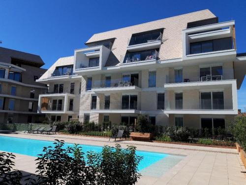 Huswell Family friendly Apartment in Nieuwpoort With Shared Summer Pool — 4-Star Luxury Hotel in Nieuwpoort, Belgium