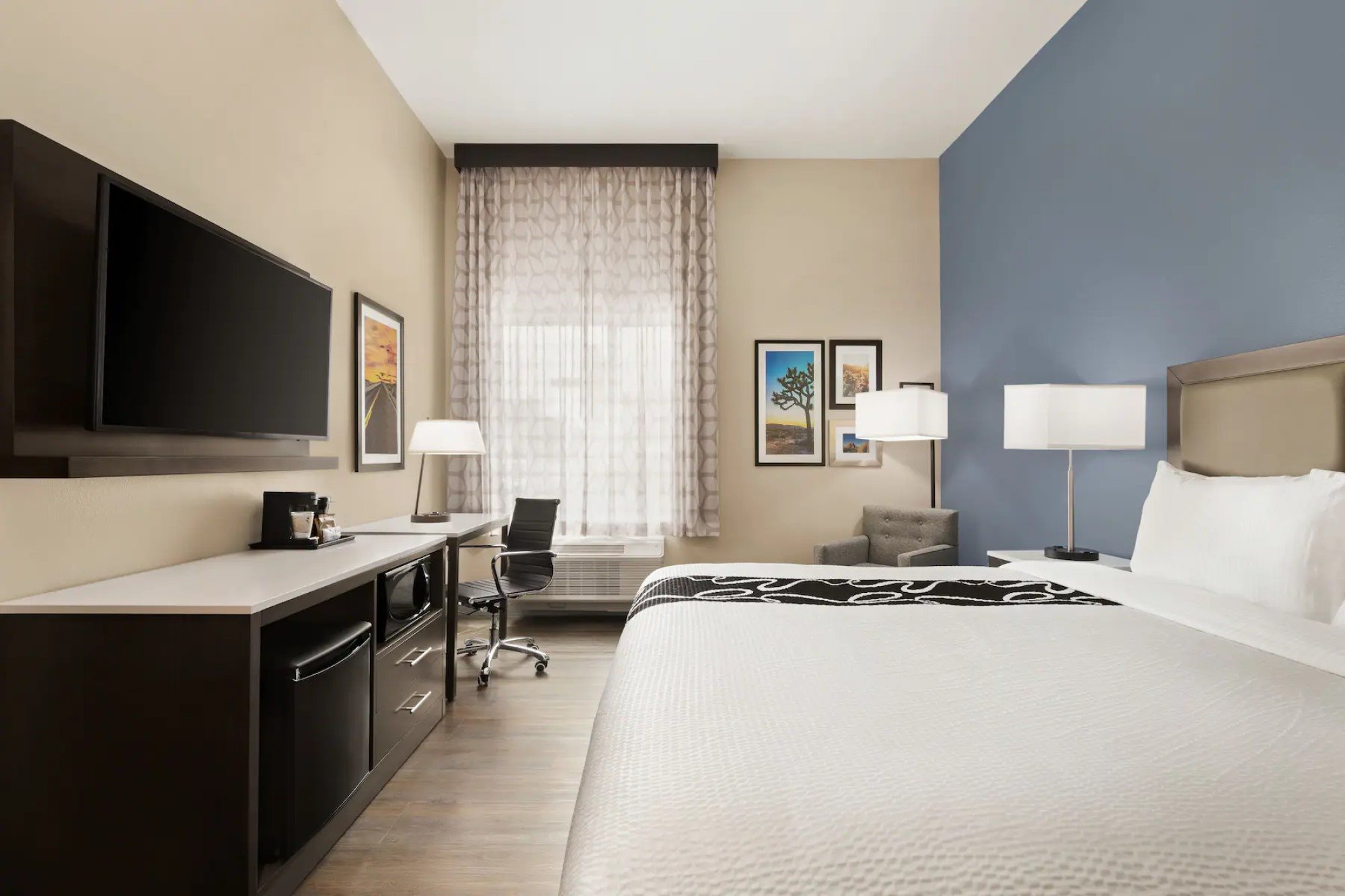 La Quinta Inn & Suites by Wyndham San Bernardino - photo 9