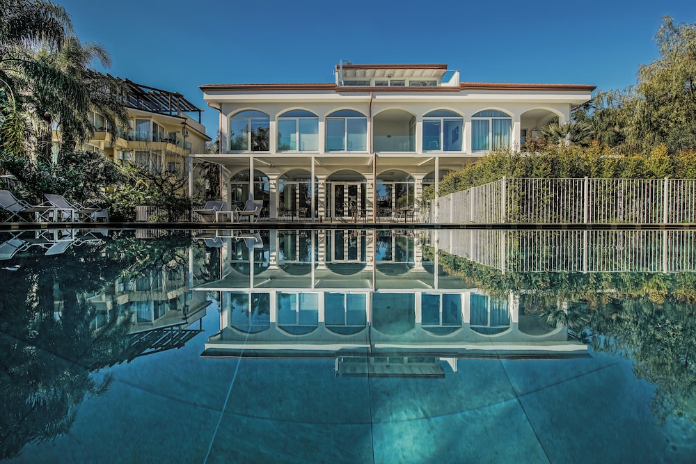 Sicilia's Residence Hotel Art & Spa — 4-Star Luxury Hotel in Aci Catena, Italy