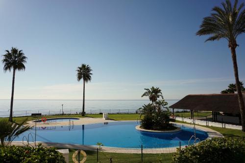 Frontline Beach ground floor with privet garden Mi Capricho 16 — 4-Star Luxury Hotel in Mijas, Spain