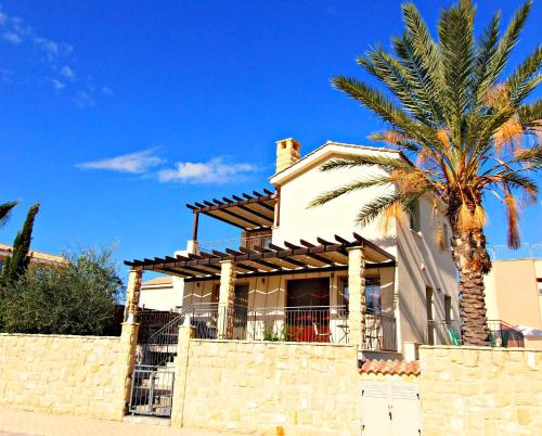 Villa Lalianda Sandy Beach Villas Private Pool Jacuzzi Private Beach Area — 4-Star Luxury Hotel in Polis, Cyprus