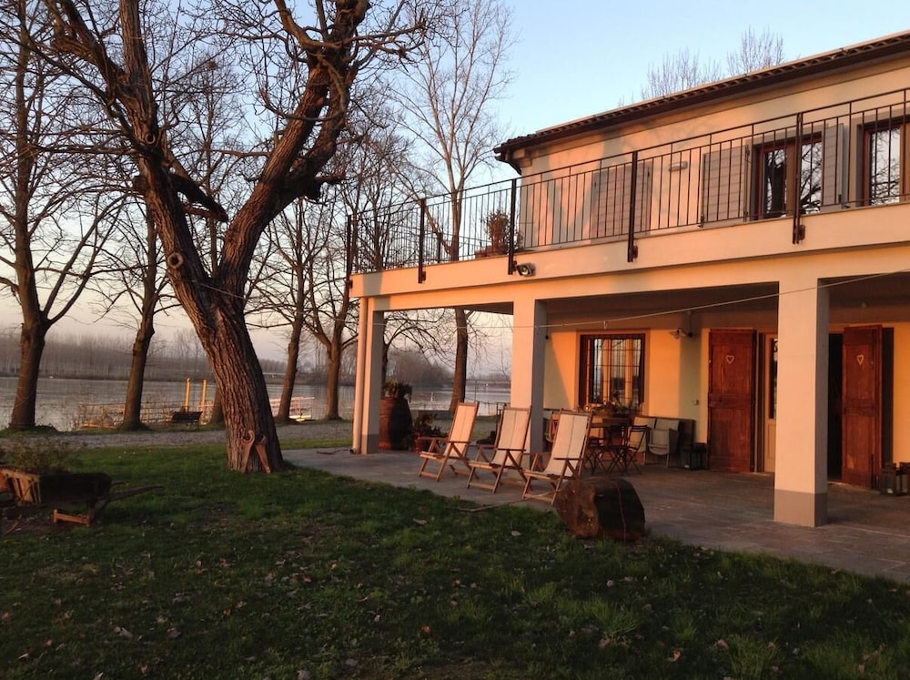 La Finestra sul Po Agriturismo — 4-Star Luxury Hotel in Monticelli D'ongina, Italy