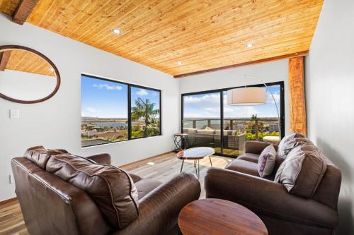 Stunning Bay Views with Pickleball and Hot Tub — 4-Star Luxury Hotel in San Diego, United States
