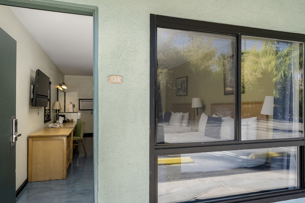 Caliente Tropics Hotel in Palm Springs, United States