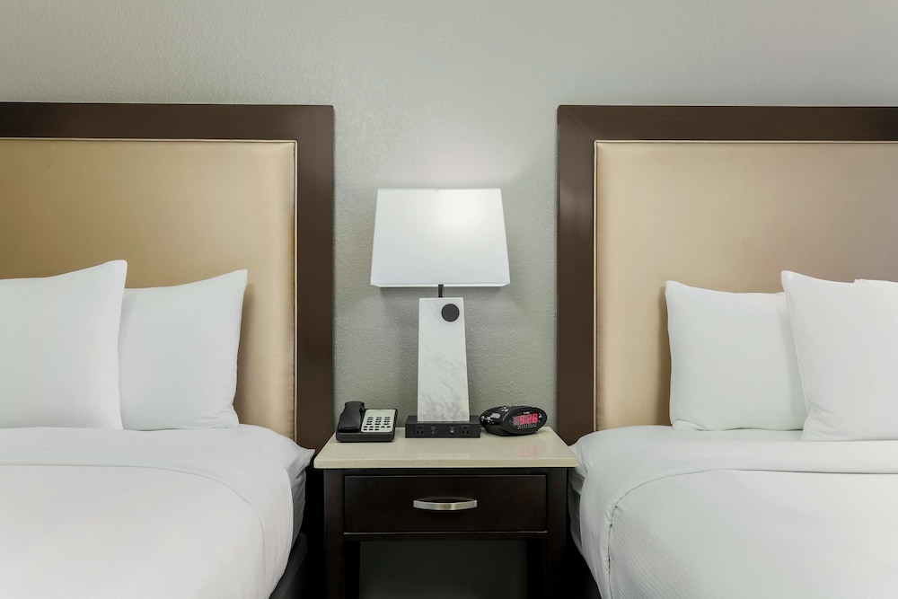 DoubleTree by Hilton Austin University Area - photo 10