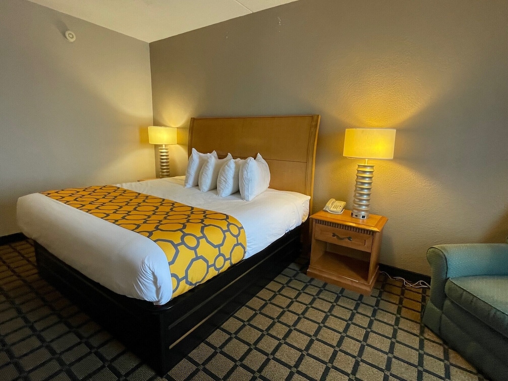 Baymont by Wyndham West Plains - photo 10