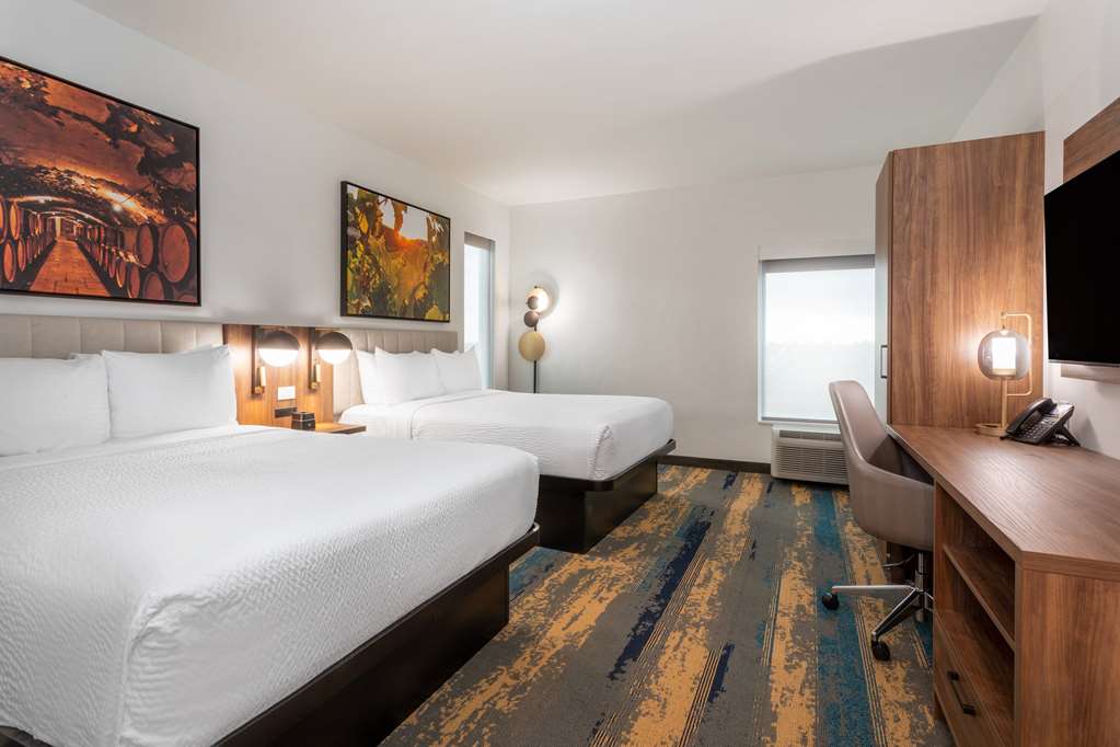 La Quinta Inn & Suites by Wyndham Galt Lodi North - photo 30
