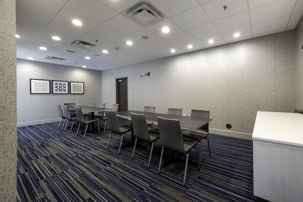 Holiday Inn Express & Suites Staunton by IHG - photo 28