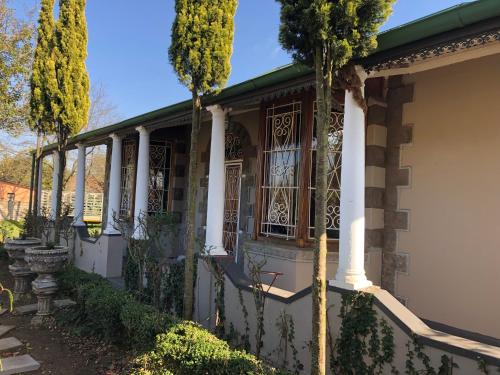 Apple and Rose — 4-Star Luxury Hotel in Belfast, South Africa