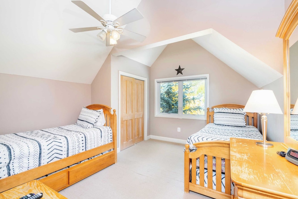Bachman Village 14 by Avantstay Close To Town & The Slopes w Hot Tub Permit#12038 - photo 15